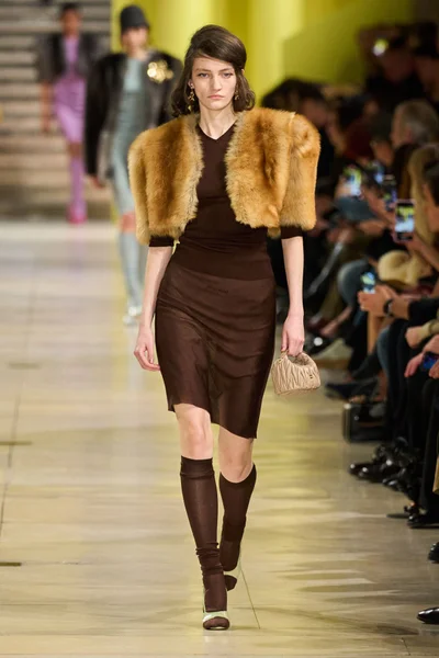Look 60